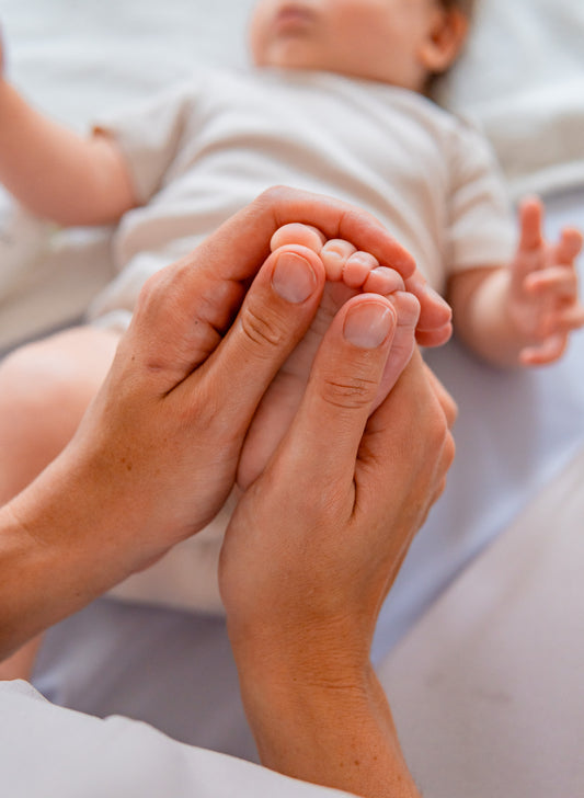 Les Bienfaits Scientifiques d'une Routine de Nuit avec Massage pour Bébé